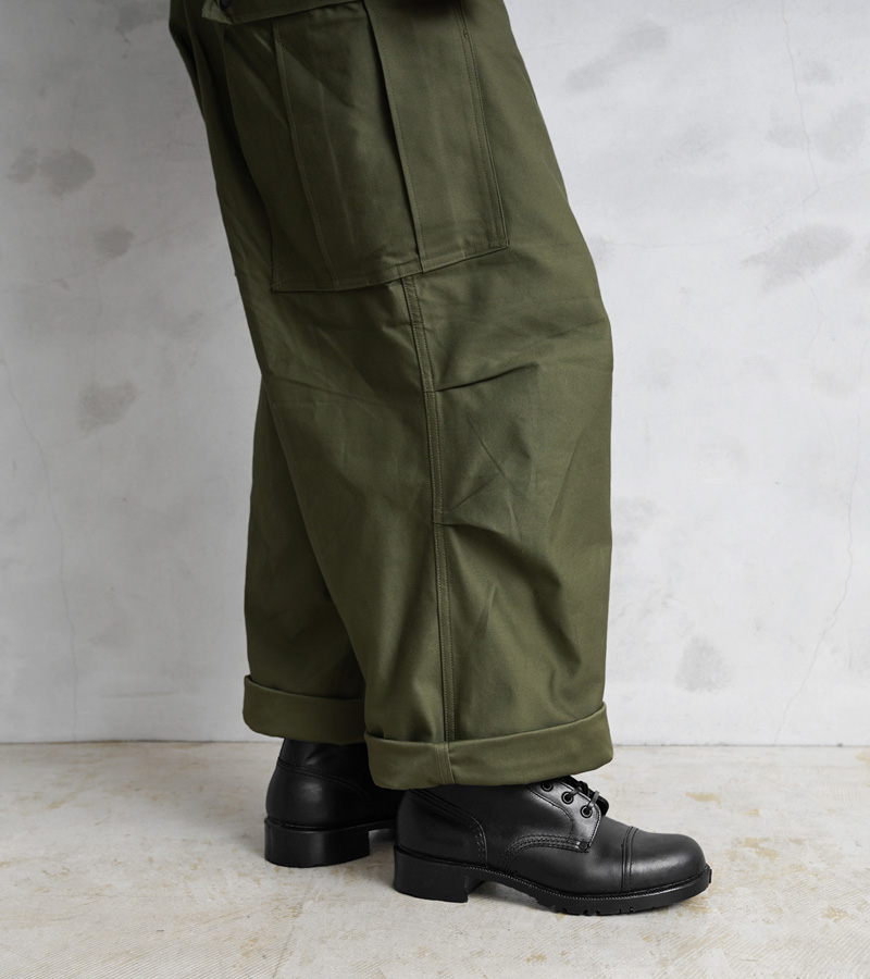 MILITARY（ミリタリー） 実物 新品 デッドストック オランダ軍 レザー