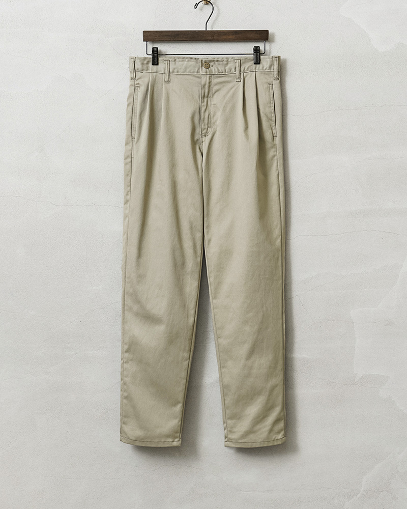 【イタリア製】C.P Company 2タック　チノトラウザーズ　ベージュ イタリア製】C.P Company 2タック チノトラウザーズ ベージュ パンツ