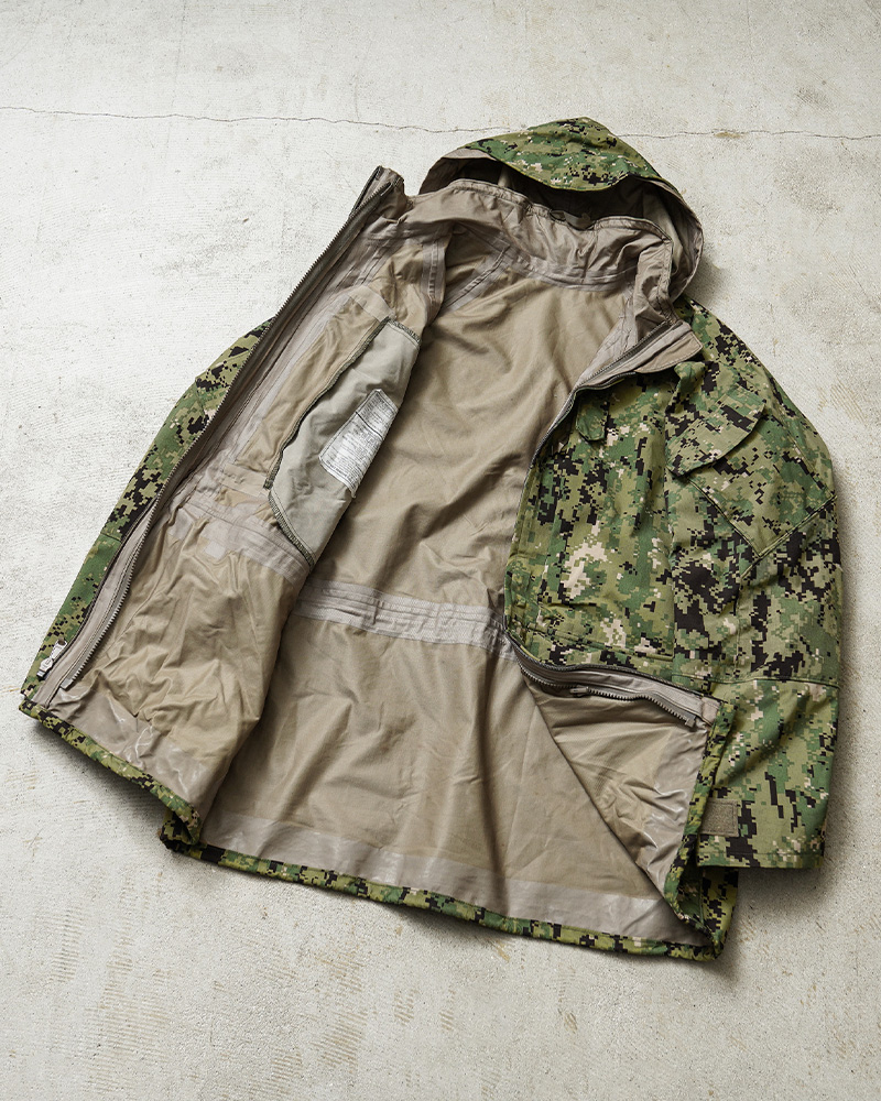 米軍　実物　AOR2 TypeIII マウンテンパーカー GORE-TEX MILITARY（ミリタリー） 実物 USED 米海軍 NWU GORE-TEXパーカー