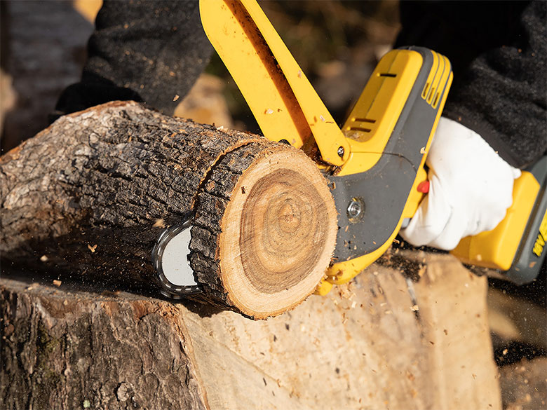 ムサシ 充電式ハンディチェーンソー（HCS-6000） リチウムイオン