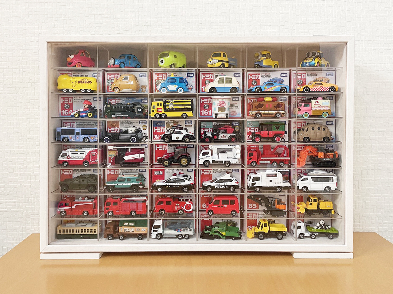 3カラーから選べる！ オリジナルハウス製コレクションケース トミカのミニカーが最大96台収納可能！ ベージュ ブラック ホワイト メープル材