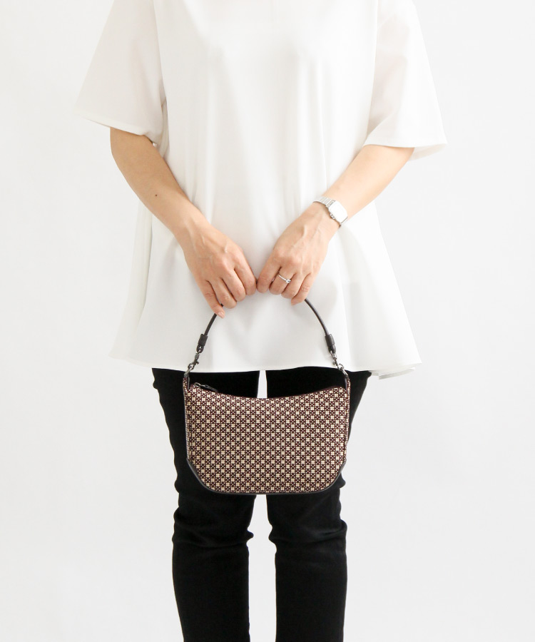 ✨美品✨印傳屋　印伝　インデンヤ　唐草柄　ショルダーバッグ　ネイビー 印傳屋（INDEN-YA） 斜めがけバッグ ショルダー 印伝 ポシェット 花