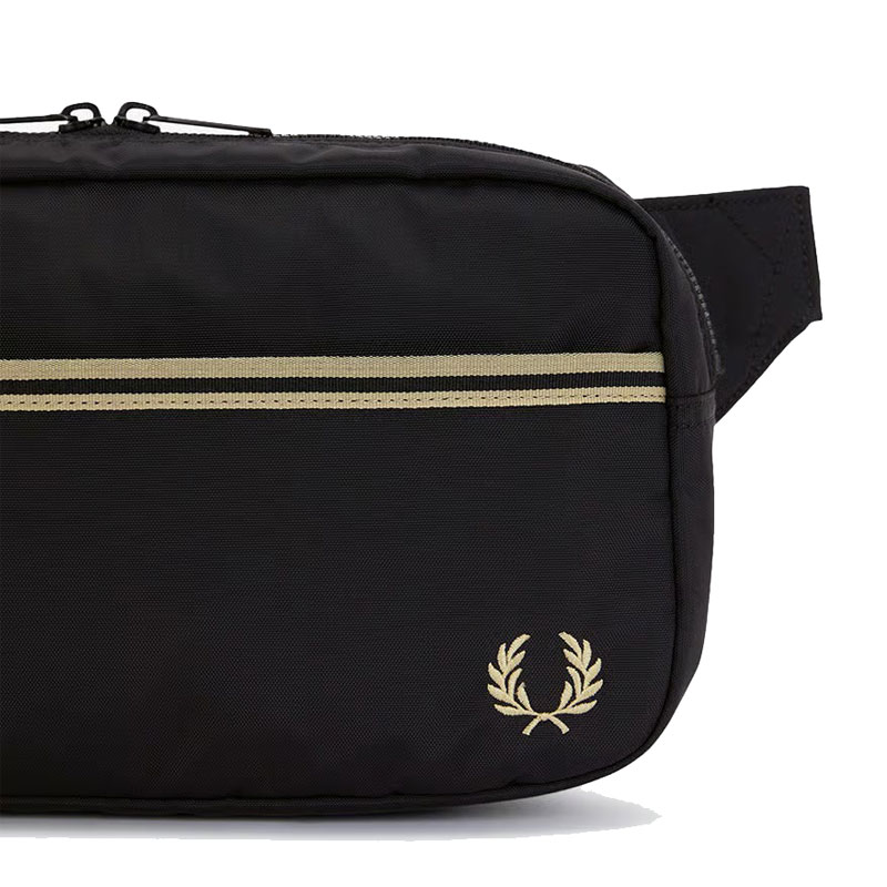FRED PERRY(フレッドペリー)ボディバッグ　サコッシュ　ショルダーバッグ FRED PERRY（フレッドペリー） ショルダーバッグ メンズ レディース