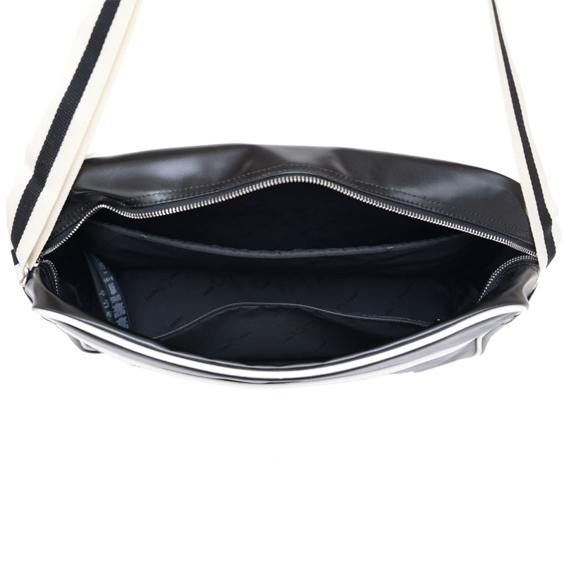 Fred Perry クラシックショルダーバッグ 黒 Classic Shoulder Bag／クラシックショルダーバッグ（ショルダー