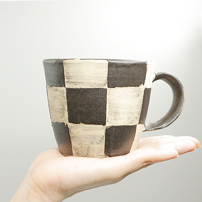 おしゃれ マグカップ 黒 市松模様 コーヒーカップ コップ バイ