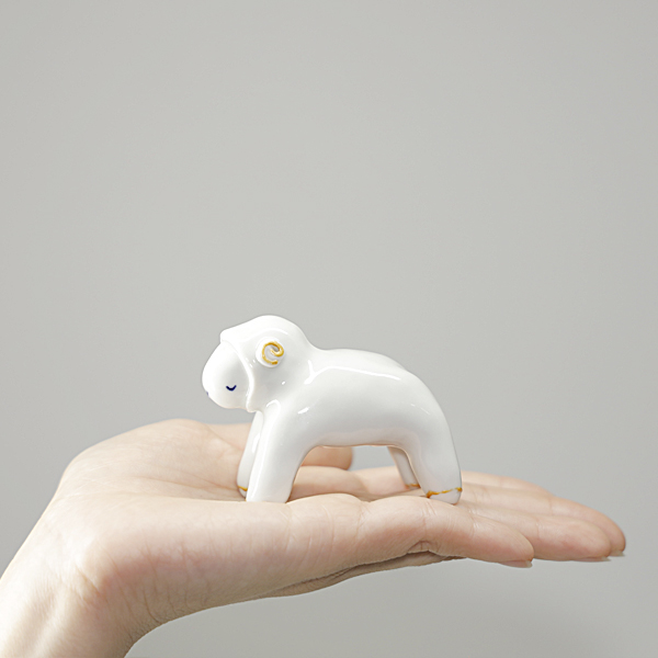 砥部焼 かわいい 干支 未 置物 羊 ひつじ 縁起物 陶器 手作り 窯元