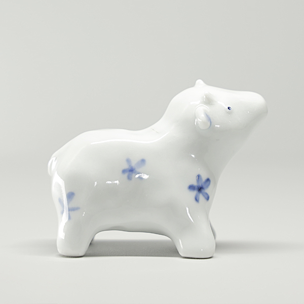 砥部焼 かわいい 干支 丑 置物 牛 うし 縁起物 陶器 手作り 窯元