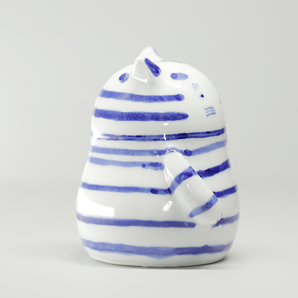 砥部焼 かわいい 招き虎 置物 寅 とら 縁起物 陶器 手作り 窯元