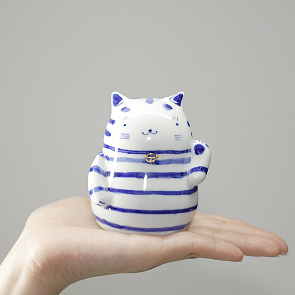 砥部焼 かわいい 招き虎 置物 寅 とら 縁起物 陶器 手作り 窯元