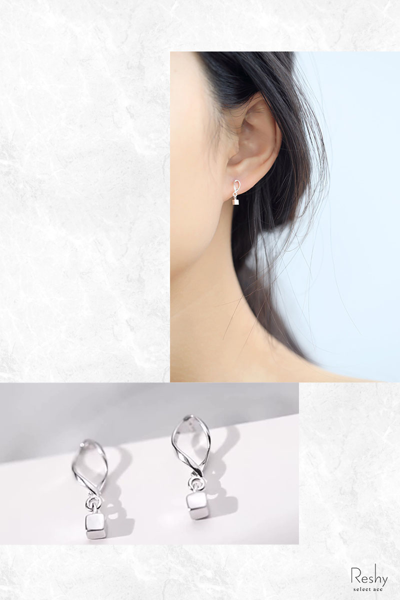 ELLE PARIS K18WG チェーンピアス キューブモチーフ 揺れるピアス ELLE