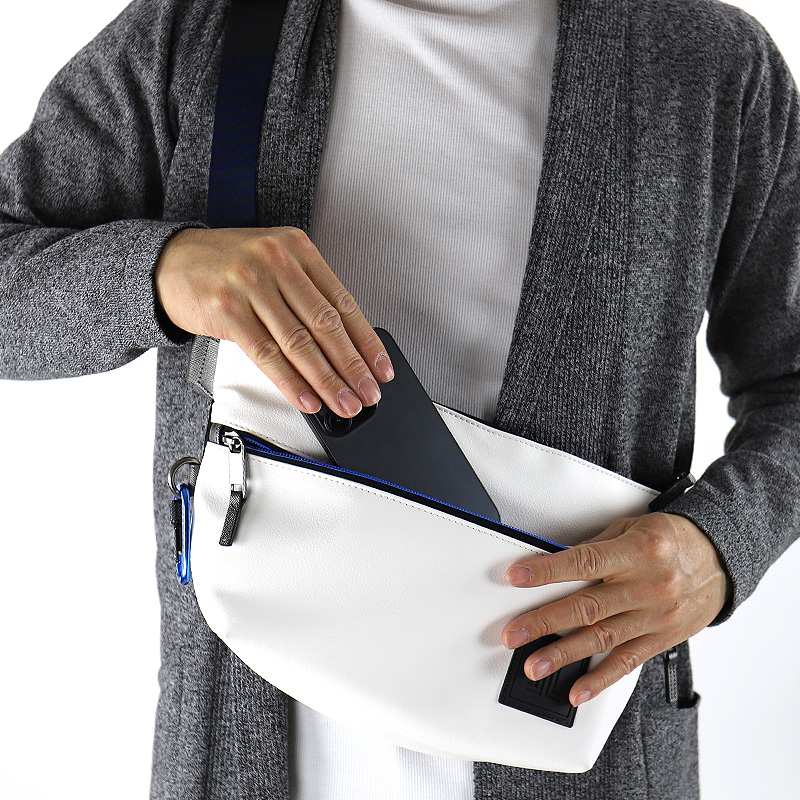 LANVIN en Bleu ランバンオンブルー クレンザ ボディバッグ ワン