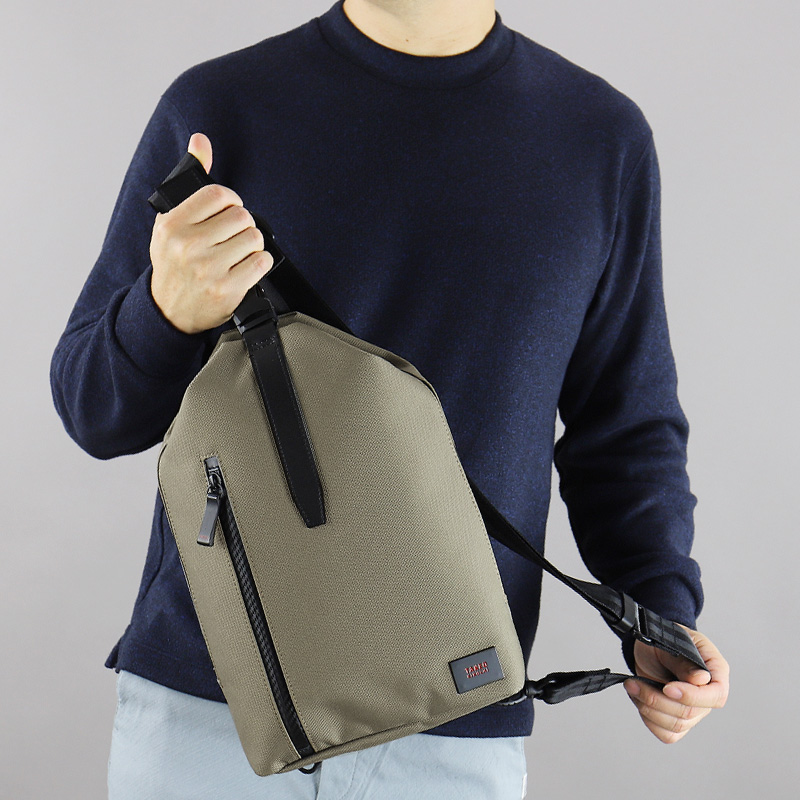【レビュー投稿で+5％還元】タケオキクチ ショルダーバッグ メンズ スリングショルダーバッグ ボディバッグ ワンショルダー スウィング 738901 TAKEO KIKUCHI 縦型バック 軽量 防水 防汚 撥油 日本製 クリスマス_mp TAKEO KIKUCHI（タケオキクチ） スウィング ボディバッグ ワン