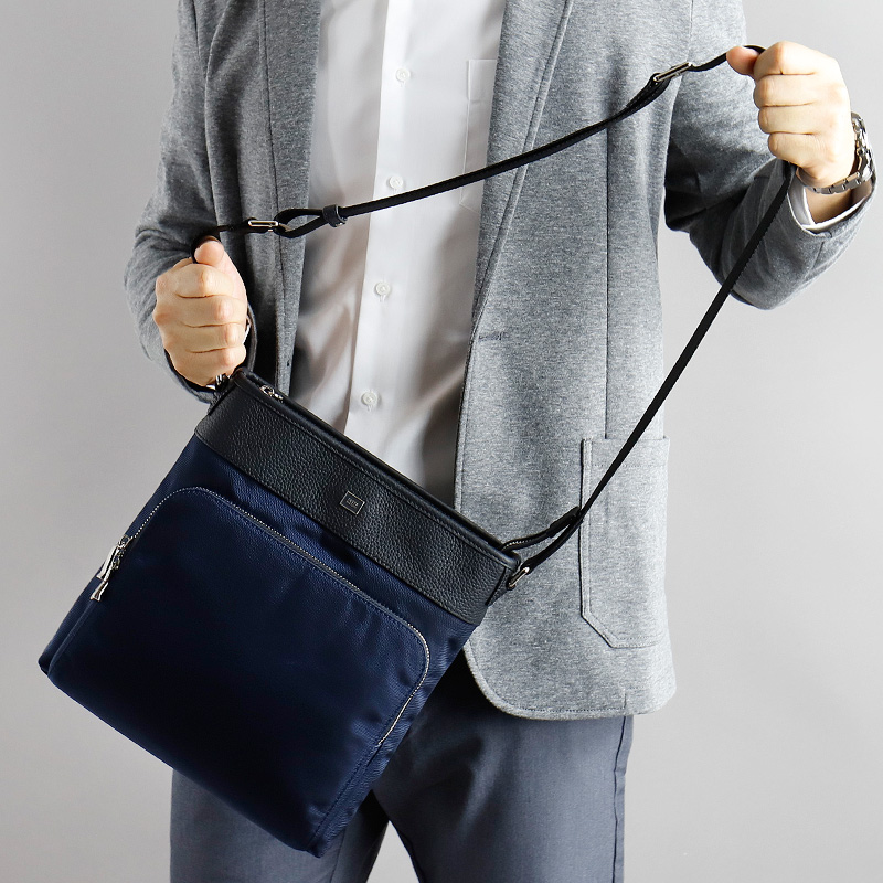やっち　　一つ目玉のしっかりショルダー TAKEO KIKUCHI（タケオキクチ） インター ショルダーバッグ 斜め掛け