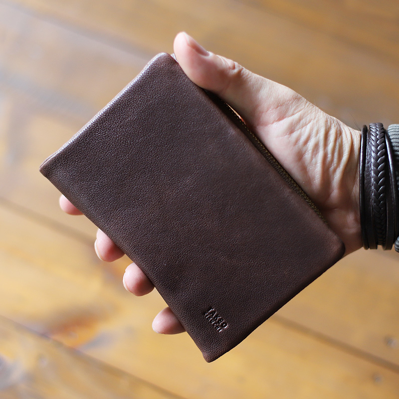 【商品レビューで+5%】タケオキクチ 財布 二つ折り メンズ ブランド 本革 二つ折り財布 TAKEO KIKUCHI フィール小物 788605 ミドルウォレット セミ長財布 折財布 羊革  革 レザー シープスキン カジュアル オシャレ 軽量 人気 さいふ サイフ 革小物 ウォレット 正規品 TAKEO KIKUCHI（タケオキクチ） 二つ折り財布 フィール小物 小銭入れ