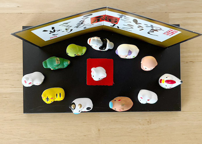 干支 置物 薬師窯 錦彩招福十二支飾り 99 飾り 干支の置物 招福干支