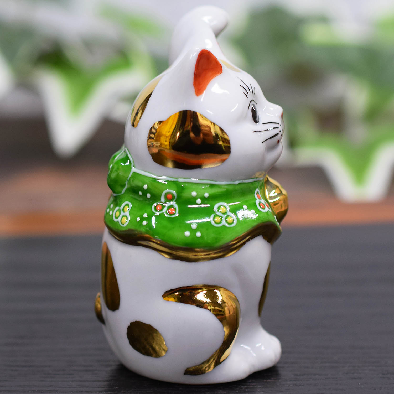 再値下げ　新品　九谷焼　お祈り猫　黄色　招き猫　縁起物　オブジェ　座布団付　風水 送料無料】 お祈り猫 黄盛 3.8号（敬老の日2 九谷焼 招き猫 かわいい