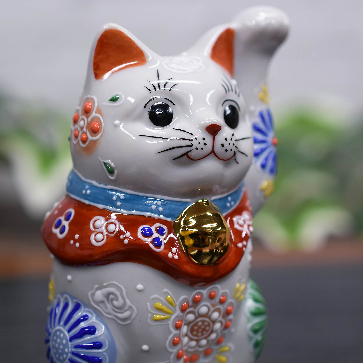 九谷焼 招き猫 置物 風水 左手 招き猫 白盛花 開店祝い 新築祝い