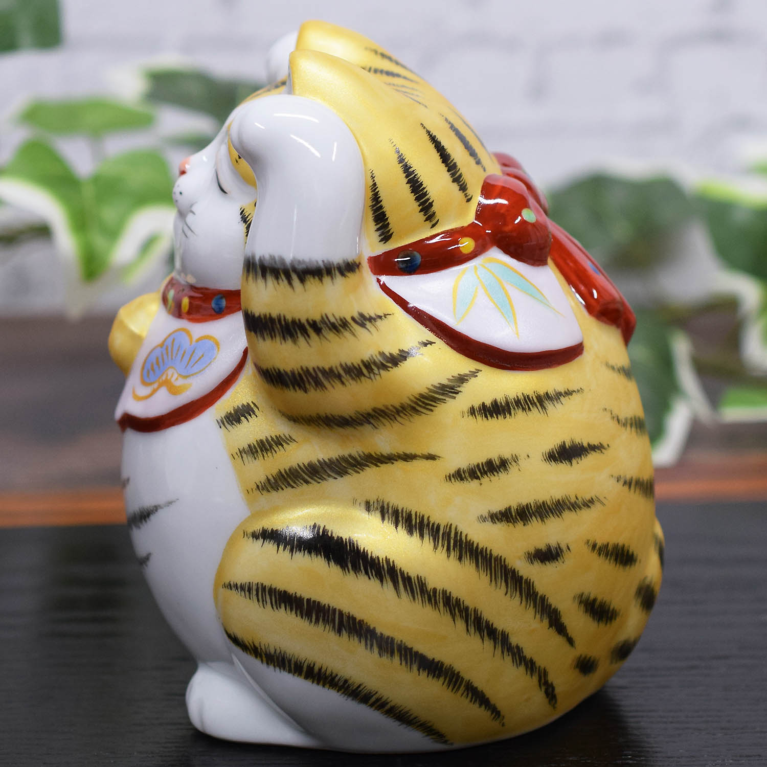 九谷焼 招き猫 置物 金彩 商売繁盛　良縁 開店祝い 高さ59㎝ 九谷焼 開運 招き猫 置物 両手上げ招き猫 金彩 開店祝い 誕生日