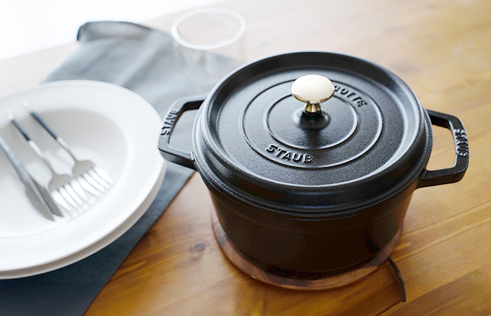 ストウブ staub ピコ ココット ラウンド 22cm 黒 40509-305 日本正規品業務用 : 3272341022257 : webby  shop - 通販 - Yahoo!ショッピング