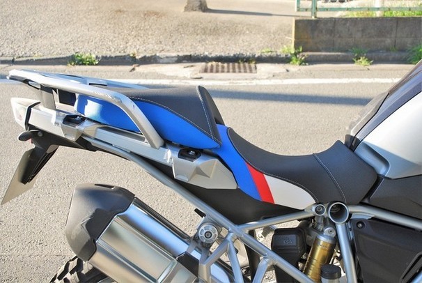 大人気高品質 K&H R1200GS BMW BMW ウェビック1号店 - 通販 - PayPayモール K&H:ケイアンドエイチ ローシート ネームプレートカラー:ブラック/ブラック / スポンジ高度調整:柔らかめ 爆買い大得価