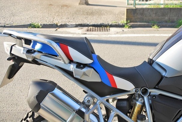 大人気高品質 K&H R1200GS BMW BMW ウェビック1号店 - 通販 - PayPayモール K&H:ケイアンドエイチ ローシート ネームプレートカラー:ブラック/ブラック / スポンジ高度調整:柔らかめ 爆買い大得価