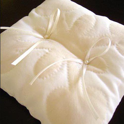 ハワイアンキルトのリングピロー　アンスリウム　ホワイト　[手作りキット]