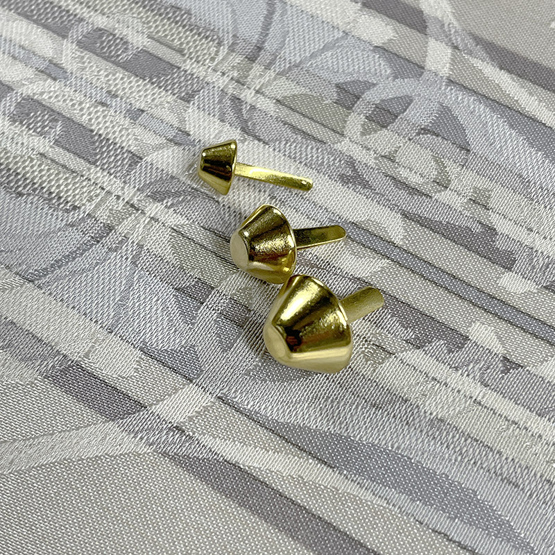 金具 台形の脚割れ鋲（大）ゴールド カルトナージュ 雑貨 手作り