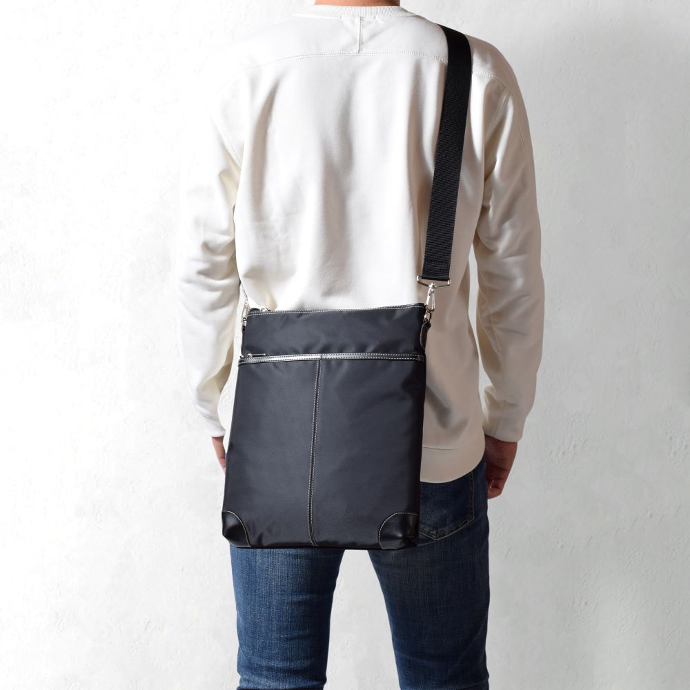 ショルダーバッグ メンズ a4 ナイロン 縦型 日本製 軽い 薄型