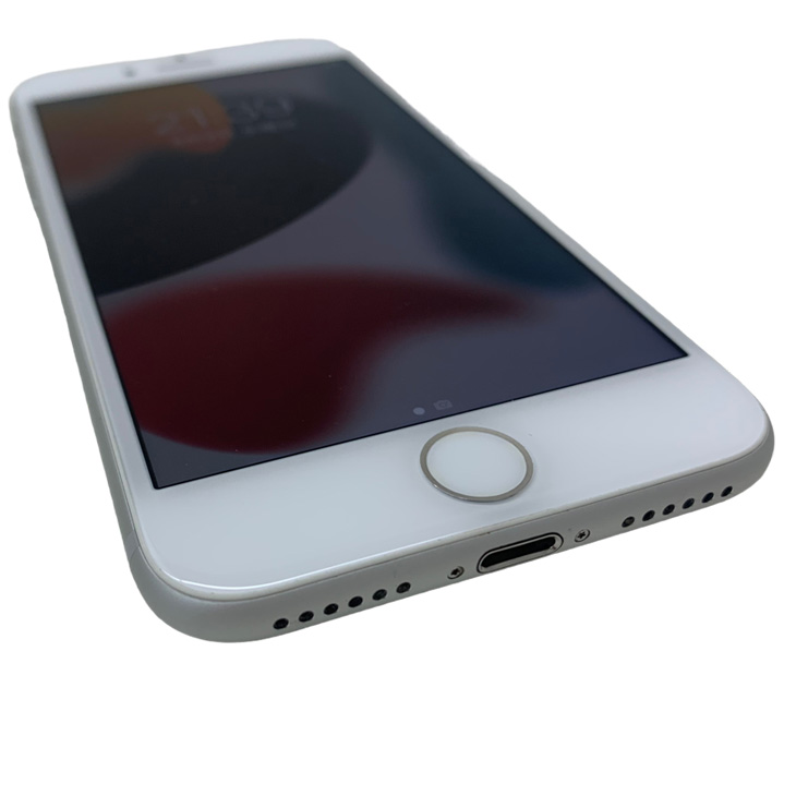 Apple iPhone7 MNCF2J/A A1779 au 本体 32GB Retinaディスプレイ 3DTouchID塔載 [Apple A10  32GB(SSD) 4.7インチ OS15.3.1 シルバー 純箱 ]：良品