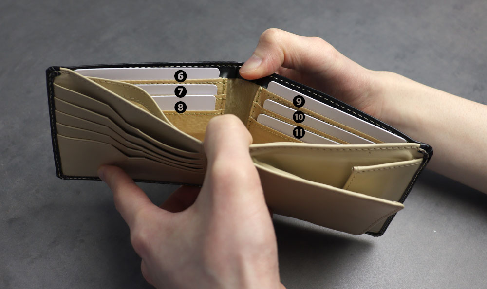 シンプルな牛革二つ折り財布