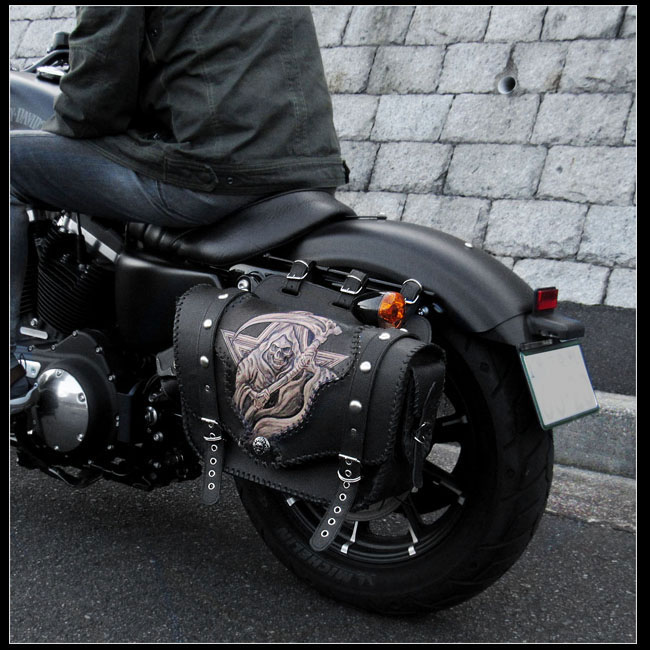 値下げ！ハーレー　サイドバック バイク用黒色レザーバッグと金具セット 値下げ！ハーレー サイドバック バイク用黒色レザーバッグと金具セット