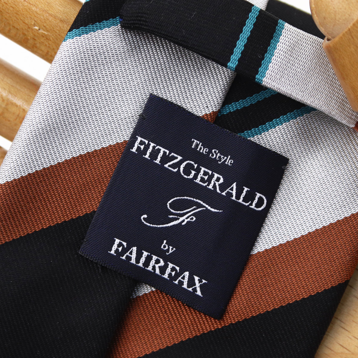 美品 フェアファクス ネクタイ ハイブランド レジメンタル ストライプ柄 光沢 FAIRFAX TRAD/レジメンタルストライプタイ | FAIRFAX COLLECTIVE