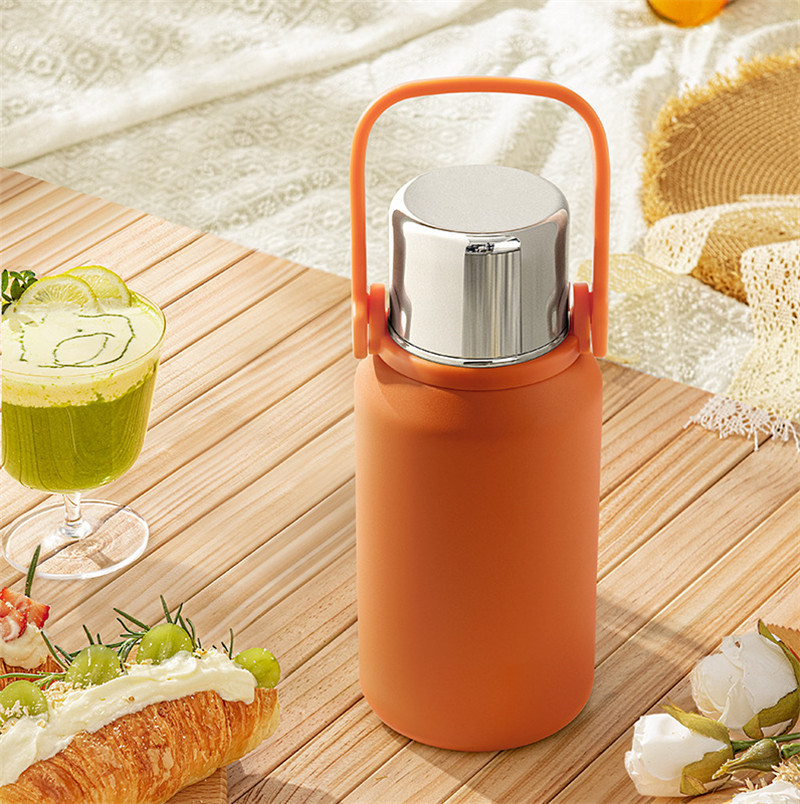 水筒 大容量 レディース メンズ 1リットル 1500ml 1000ml 800ml 無地 手提げ 保温 保冷 魔法瓶 ショルダーベルト付き ボトル |  | 02