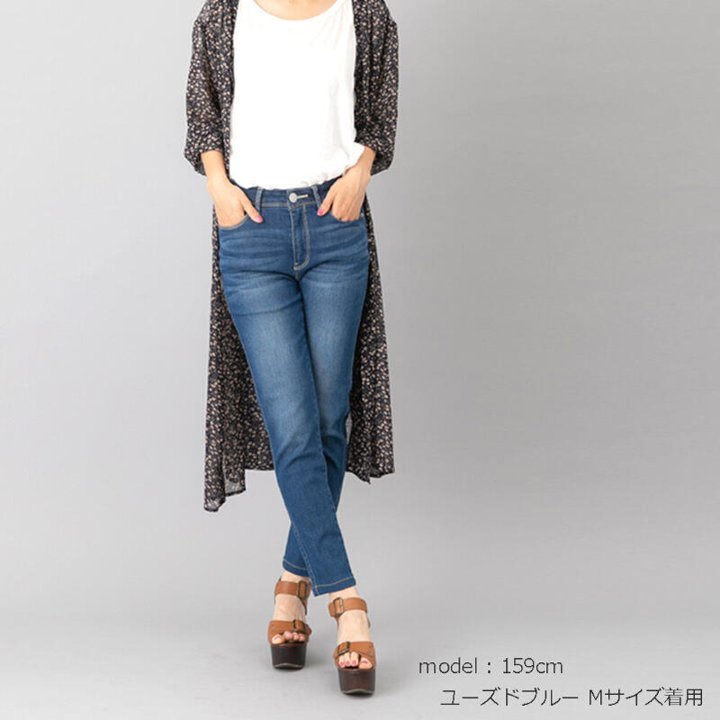 美品「カジュアルすぎない大人服」新定番のテーパードデニムS カジュアルすぎない大人顔」新定番のテーパードデニム（Sサイズ