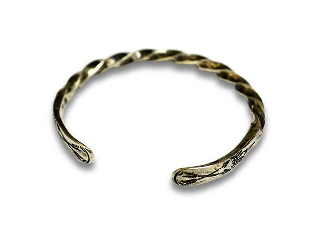 CHOOKE/チョーク】「Twist Crossarrow Arrow Bangle”Wide”/ツイスト