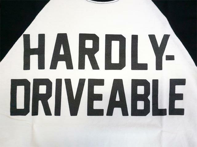 HARDLY-DRIVEABLE/ハードリードライバブル「Logo Raglan L/S Tee