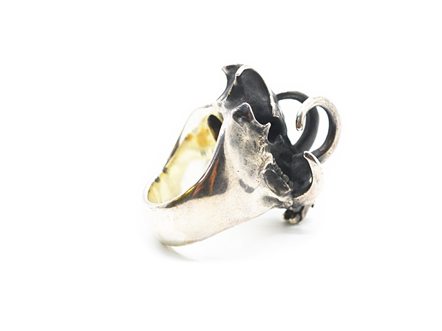 マッドカルトスカルデザインリング付きアクセサリー MAD CULT/マッドカルト】「Babirusa Skull Head Ring/バビルサスカル