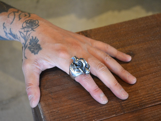 MAD CULT/マッドカルト】「Babirusa Skull Head Ring/バビルサスカル