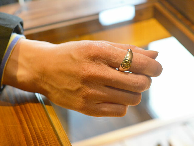 FIRST ARROW's/ファーストアローズ】「Oval Stamp Stand Ring with K18