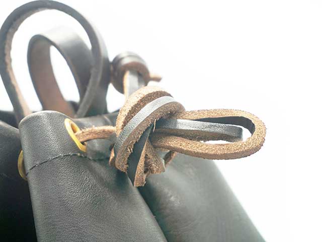 全2色【vasco/ヴァスコ】「Leather Mailman Purse Bag”Medium”/レザー