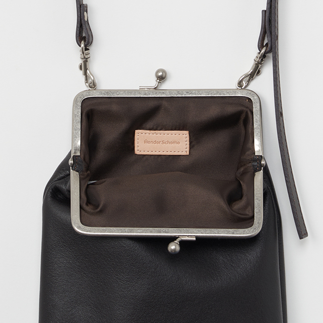 Hender Scheme（エンダースキーマ） カウスナップポシェット cow snap