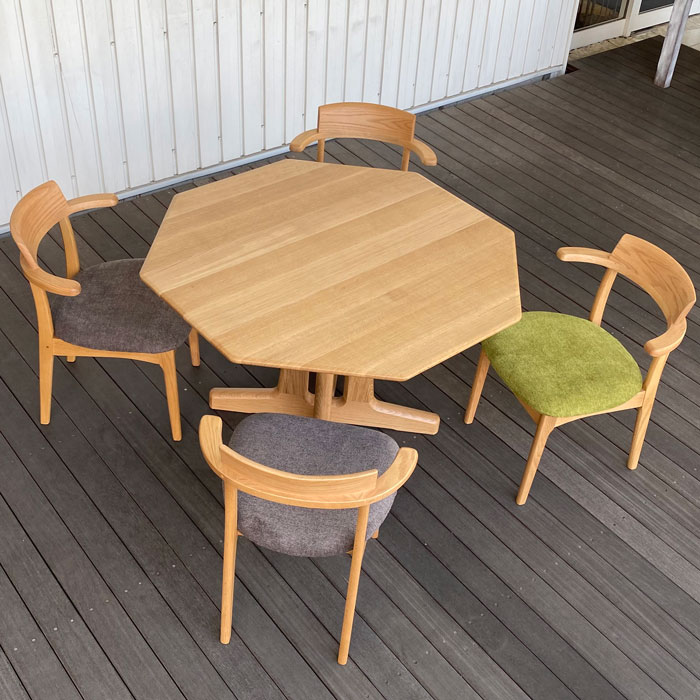 木製　二人用ダイニングテーブル　角が面取りされています　艶有り　引き取り可 ダイニングテーブル 2人用 木製 ダイニングテーブル 2人用 ダイニング