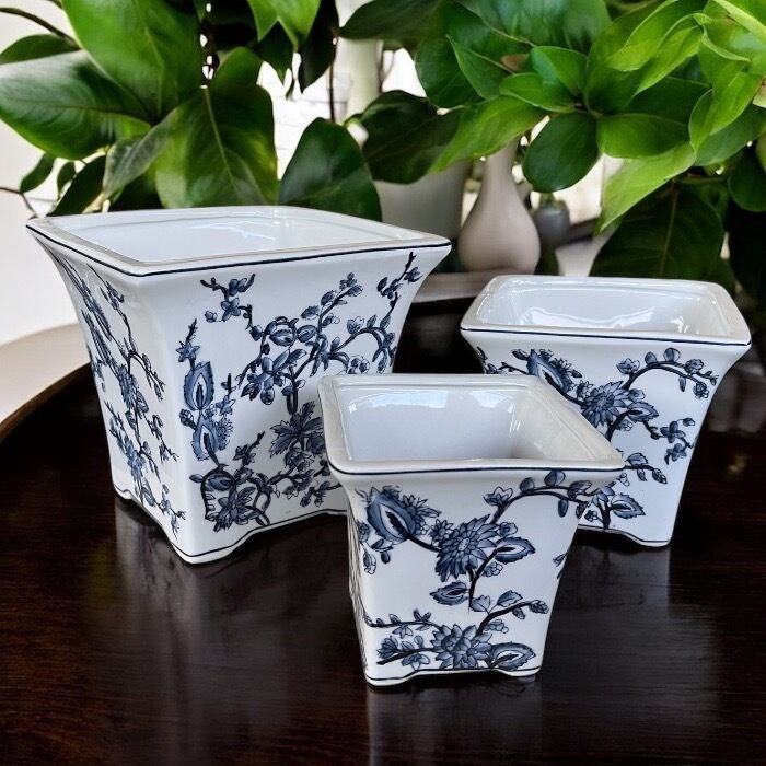 青い花模様の陶器製鉢 染め付け　植木鉢　蘭鉢　三本足　花柄 染陶器鉢カバー3個セット 植木鉢 正方形 鉢カバー プランタカバー 大