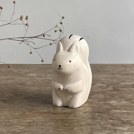 スノーレッツ 木彫り 置物 りすの木彫り リス りす Squirrel 木彫り 置物 アニマル かわいい