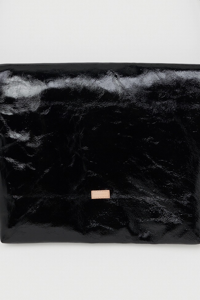 Hender Scheme エンダースキーマ パテントホースフラップショルダー