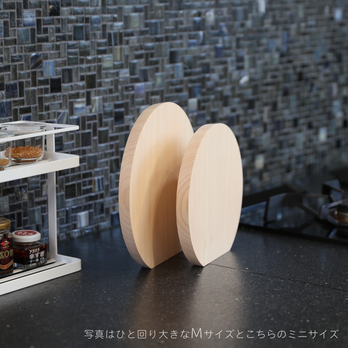 まな板 丸 木製 おしゃれ Sサイズ 抗菌 まないた 丸いまな板 ヒノキの丸まな板 自立 2cm 自立する 小さい 朝食 果物 野菜 カッティングボード 日本製 |  | 06