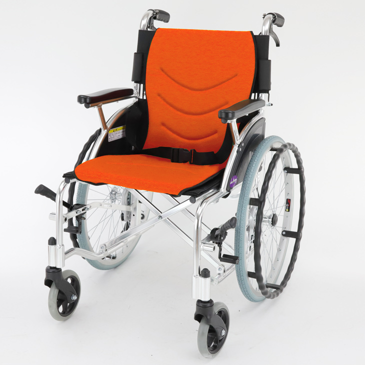 車椅子 車いす 車イス 軽量 コンパクト 自走用 足漕ぎ ビーンズ コーギー F102-CORGI カドクラ Mサイズ