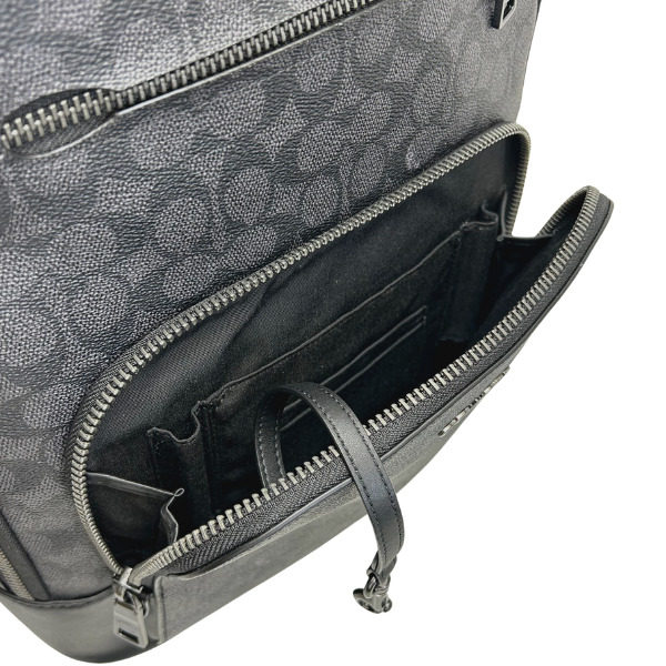 極美品　コーチ　リュック　バックパック イーヴィ　巾着　Cロゴ　黒　チャーム付き 極美品 コーチ リュック バックパック イーヴィ 巾着 Cロゴ 黒