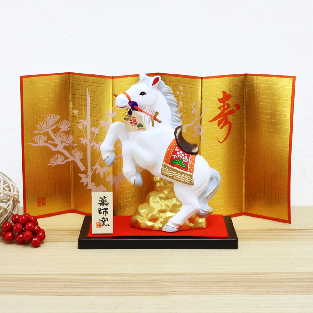 おきもの(お正月) 2026年 干支 馬 うま 開運 金彩梅福午 ラインストーン 置物 置き物