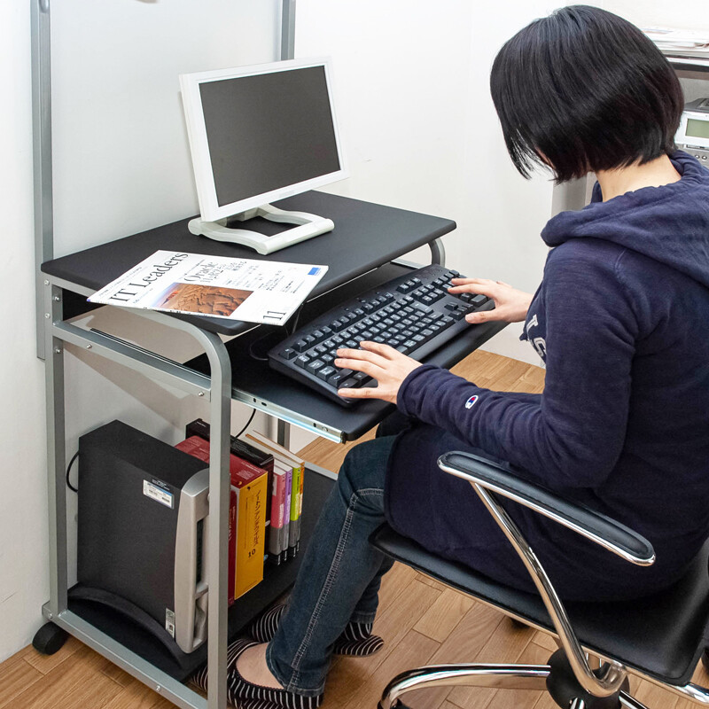 棚付き PC DESK 60cm スリム パソコンデスク PCデスク パソコンラック 机 つくえ キャスター付き スチール 作業机 ワークデスク OAデスク  PCラック :sp-skb1995173:家具のショウエイ - 通販 - Yahoo!ショッピング